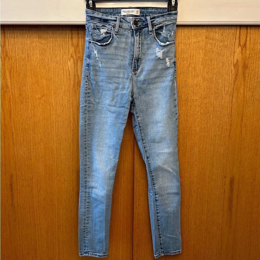 ABERCROMBIE & FITCH “SUPER SKINNY ANKLE”